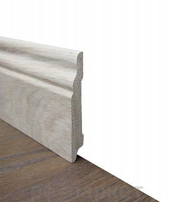 Плинтус Дуб фигурный 1