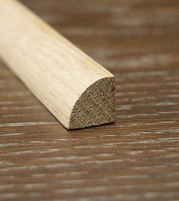 Уголок дубовый